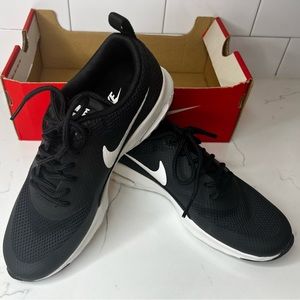 NWT Womens Nike Air Max Shoes in Black and Summit White